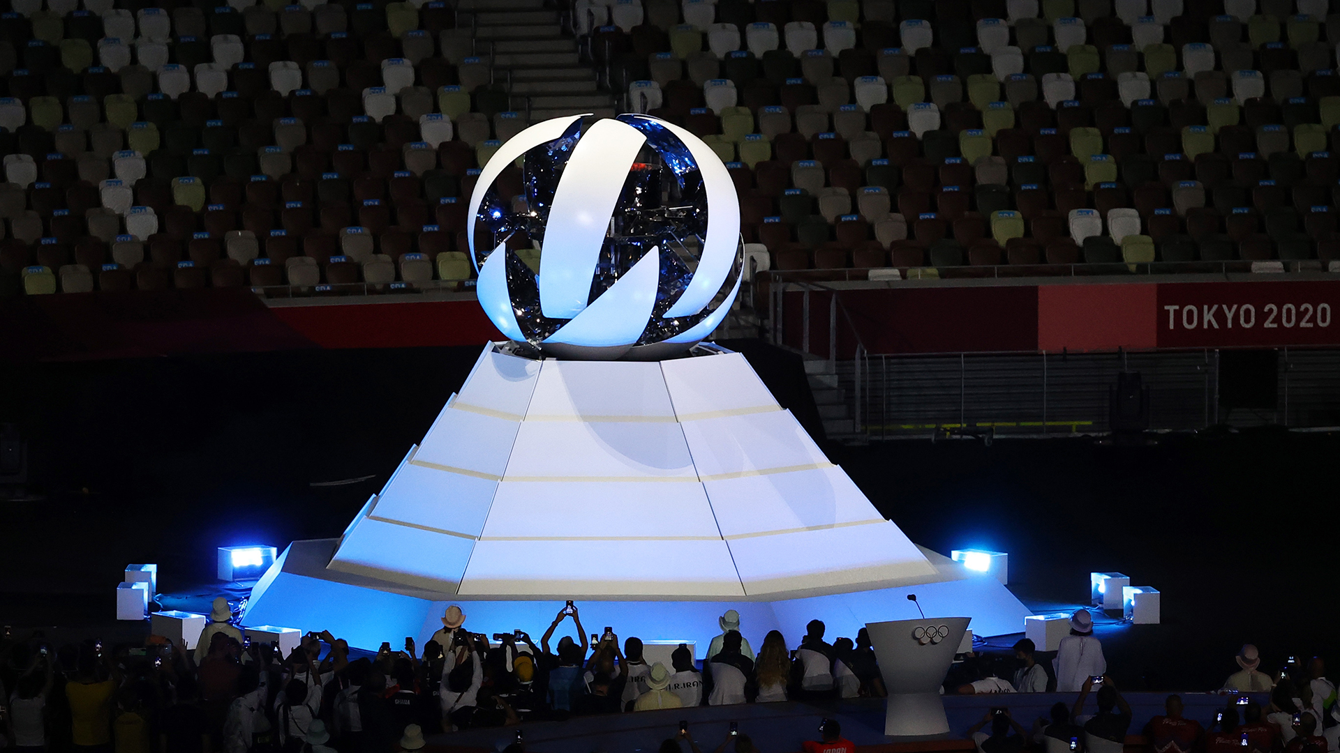 #Fotos Clausuran los Juegos Olímpico de Tokio 2020 - extincion-de-la-llama-olimpica-en-tokio