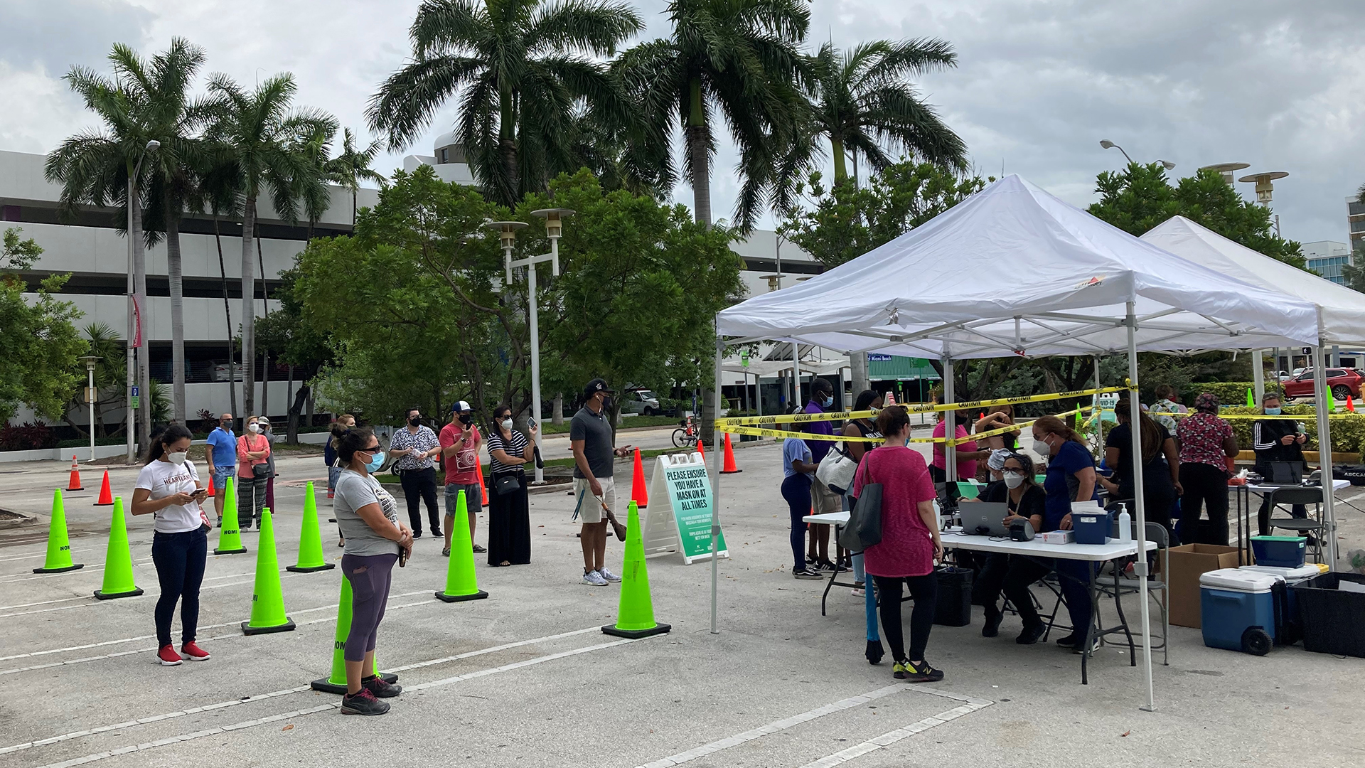 Florida rompe de nuevo récord de casos y hospitalizaciones