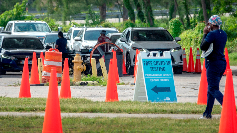 Florida supera otra vez su récord con 23 mil 903 nuevos casos de COVID-19