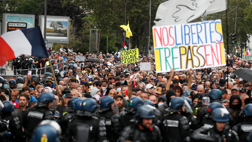 Oposición a pase sanitario toma por cuarto sábado las calles de Francia