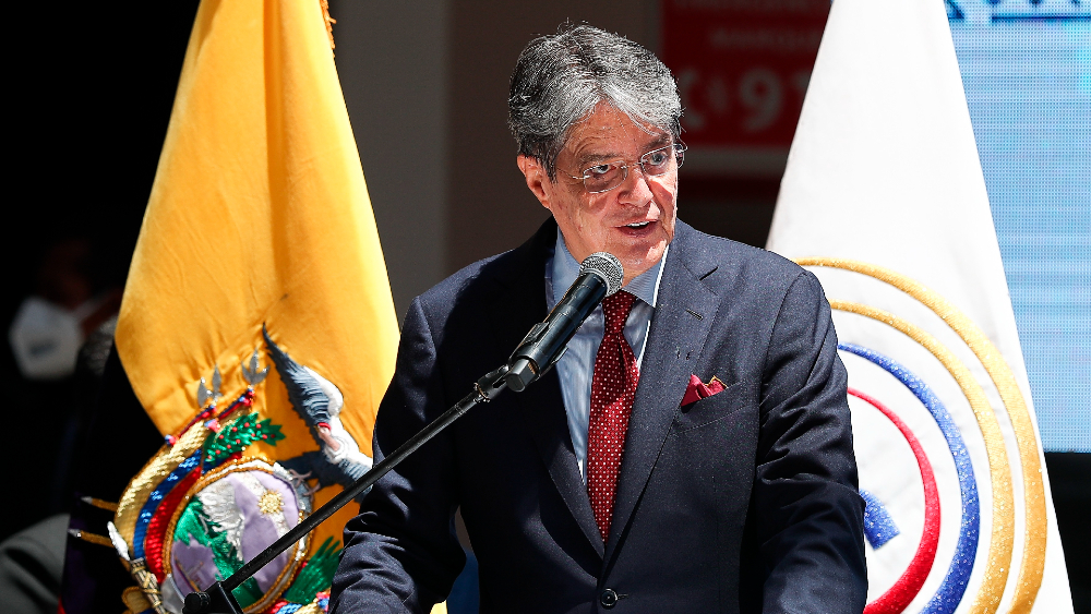 El presidente de Ecuador denuncia ataque con explosivos a convoy humanitario
