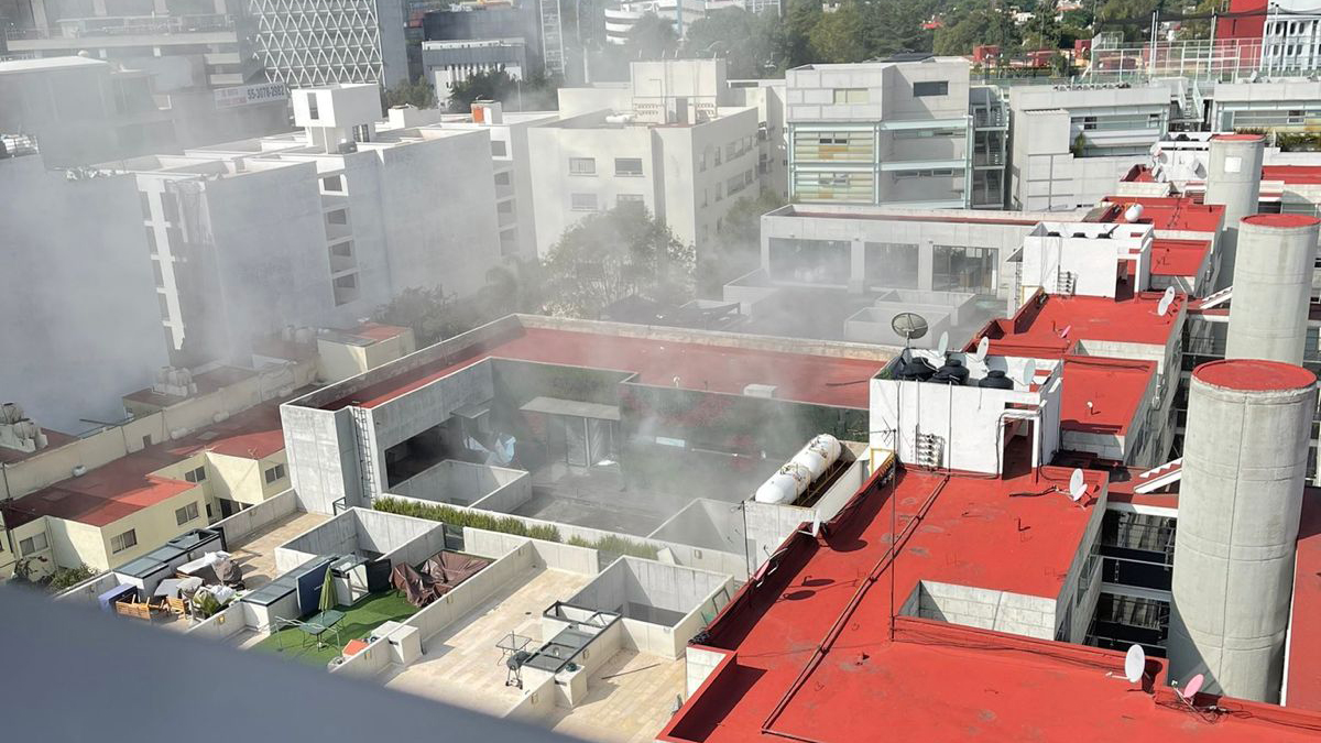 #Video Explosión en edificio sobre Avenida Coyoacán deja al menos 22 lesionados - humo-tras-explosion-en-edificio-de-av-coyoacan