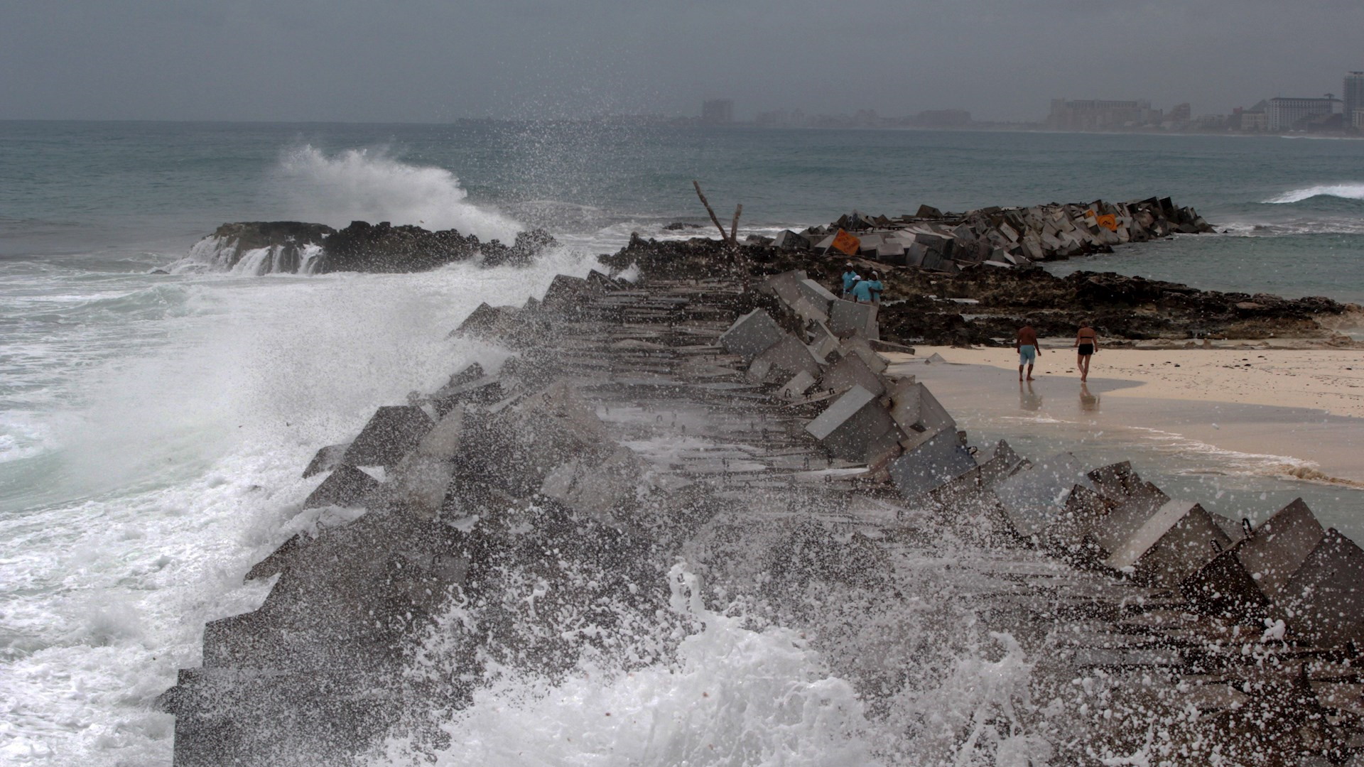 Paro de actividades y ley seca en Quintana Roo ante llegada de Grace Paro de actividades y ley seca en Quintana Roo ante llegada de Grace