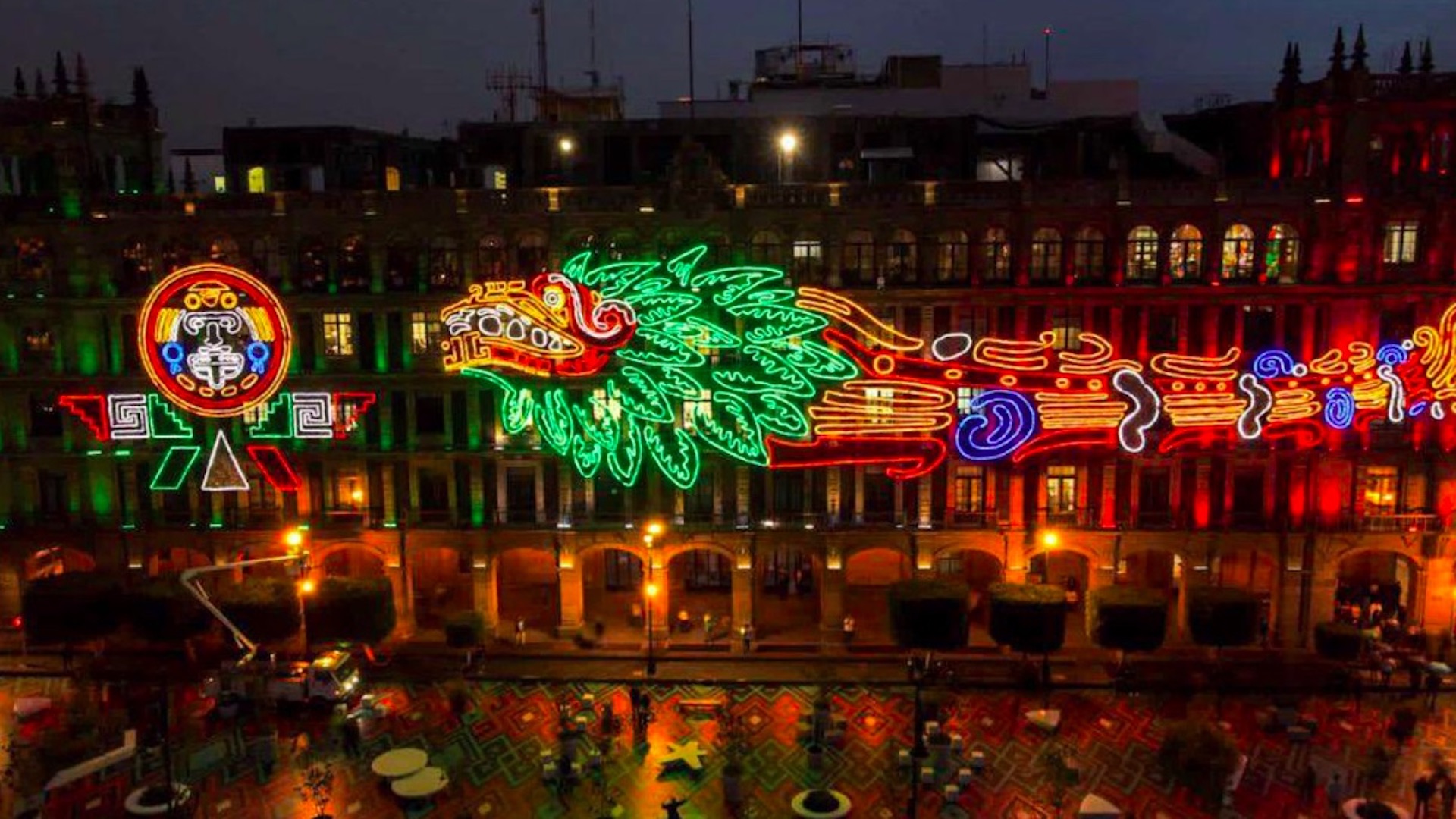 Inauguran iluminación en el Zócalo por 500 años de la resistencia indígena