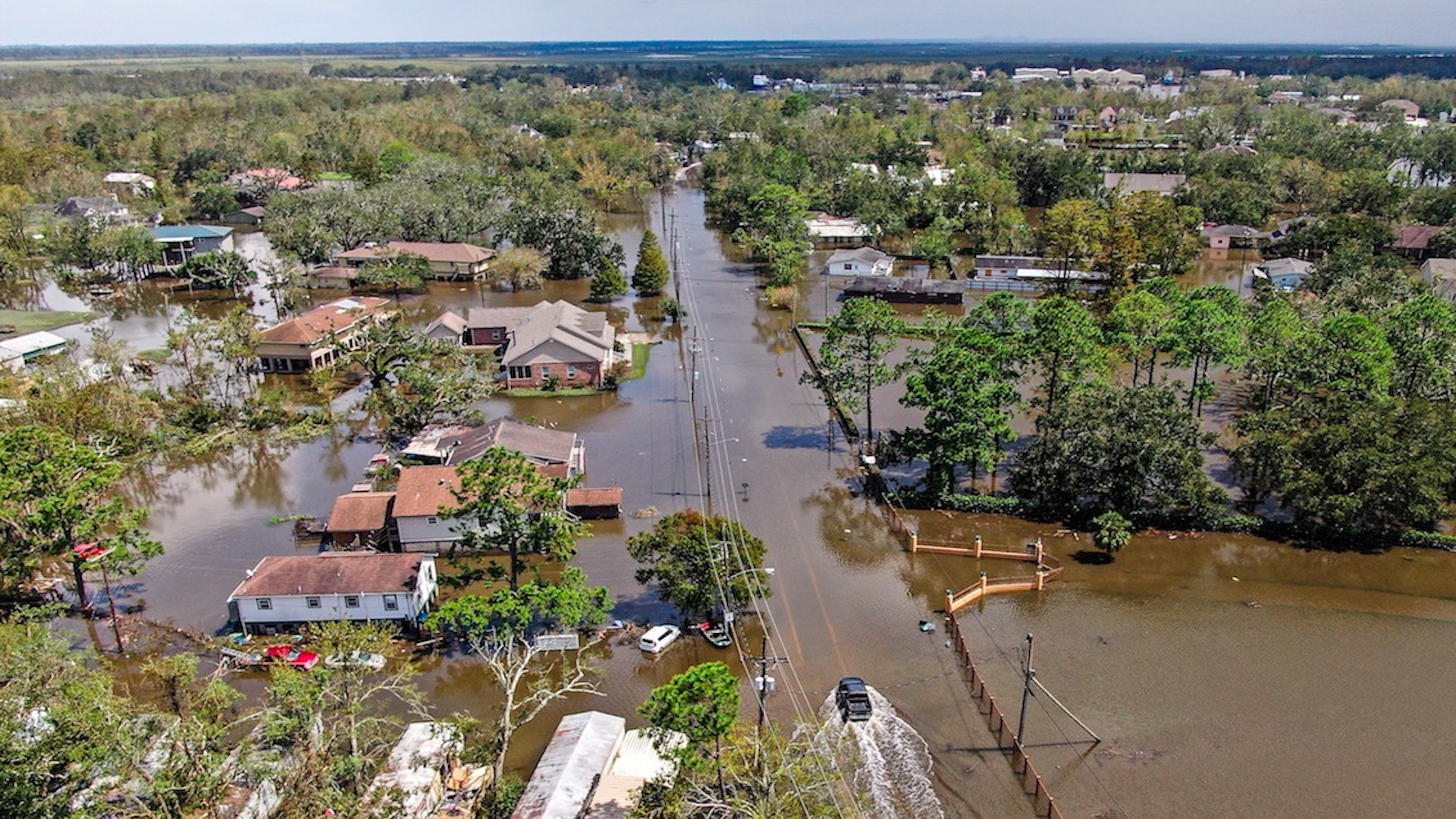 Louisiana revela mayor destrucción y muerte por Ida en medio de apagón