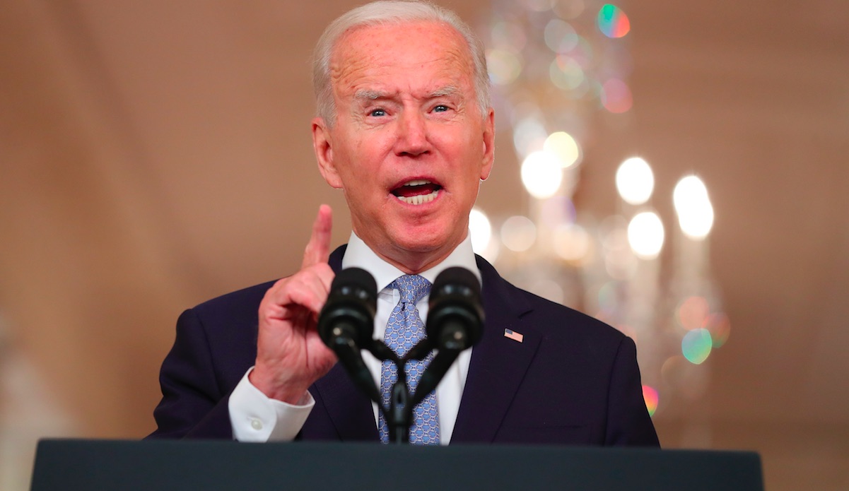 Biden asegura que o salía de Afganistán o aumentaba tropas