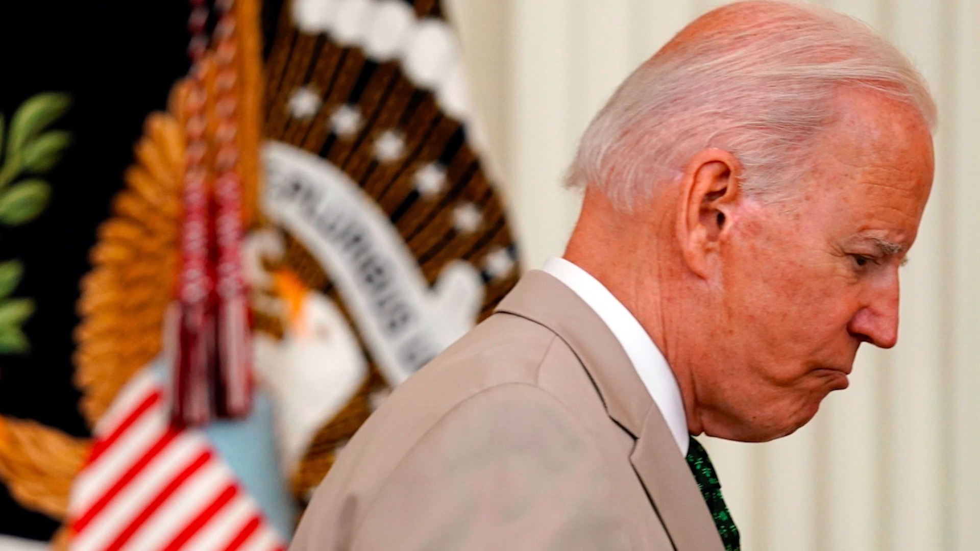 Traje de Biden evoca polémica del mandato de Obama