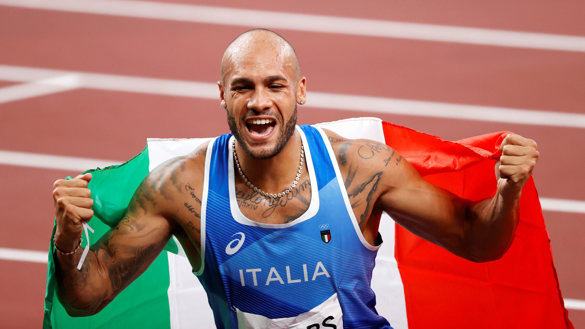 Un italiano, Lamont Jacobs, nuevo rey de los 100 metros - lamont-jacobs-festeja-medalla-de-oro-en-100-metros