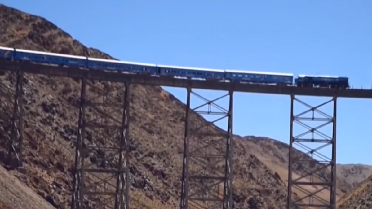 Tren a las Nubes es un paseo entre cerros por el noroeste argentino