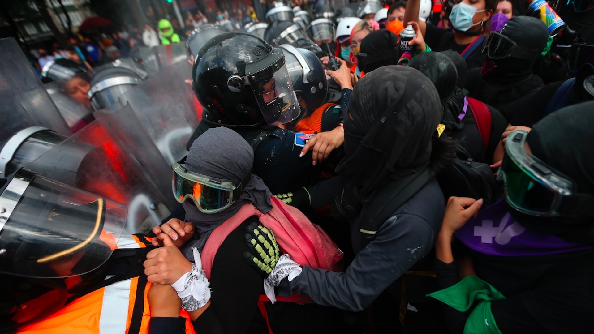 Feministas protestan en el Ángel a dos años de manifestación