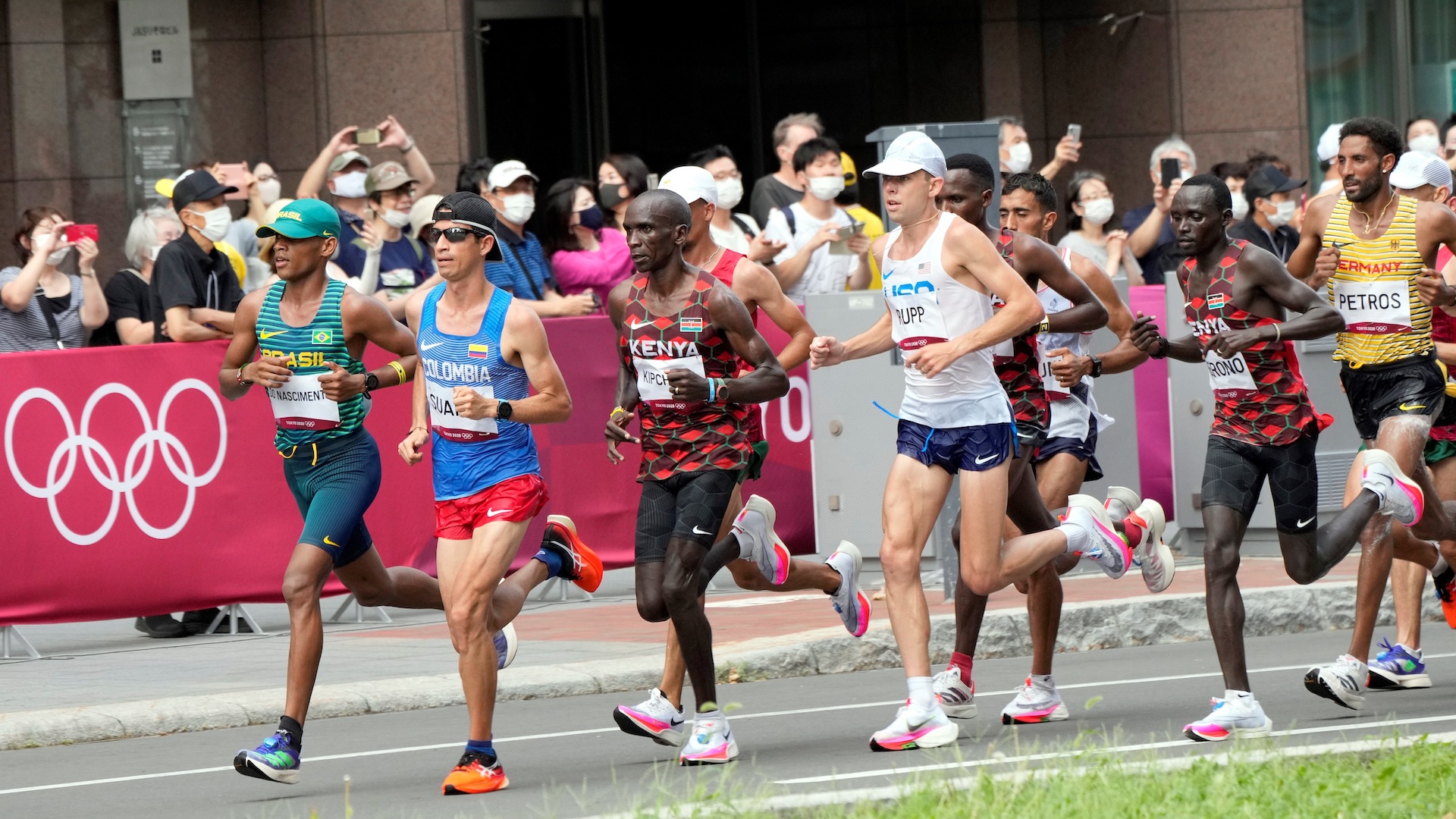 Kipchoge revalida su corona en el maratón olímpico