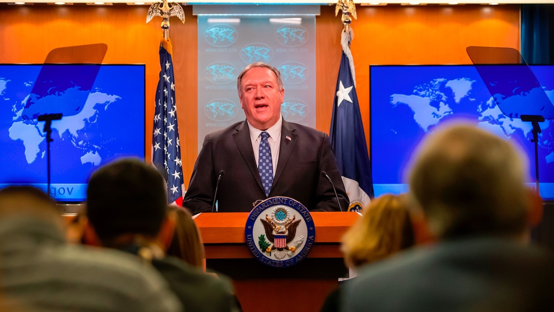 Buscan botella de whisky de 5 mil 800 dólares que Japón regaló a Pompeo