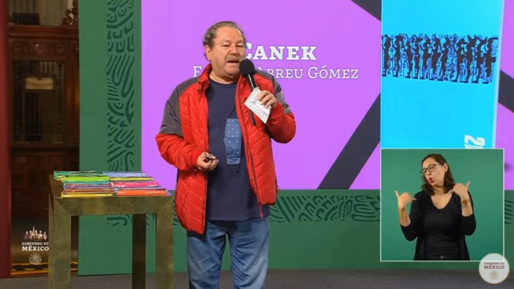 Lanza FCE colección de libros 21 para el 21; tuvo un costo de 45 mdp