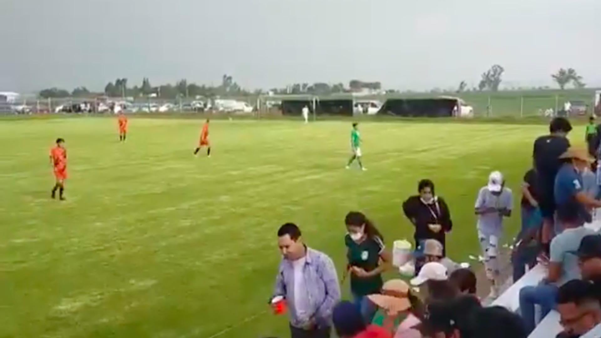 #Video Balacera en partido de futbol deja tres muertos en Guanajuato