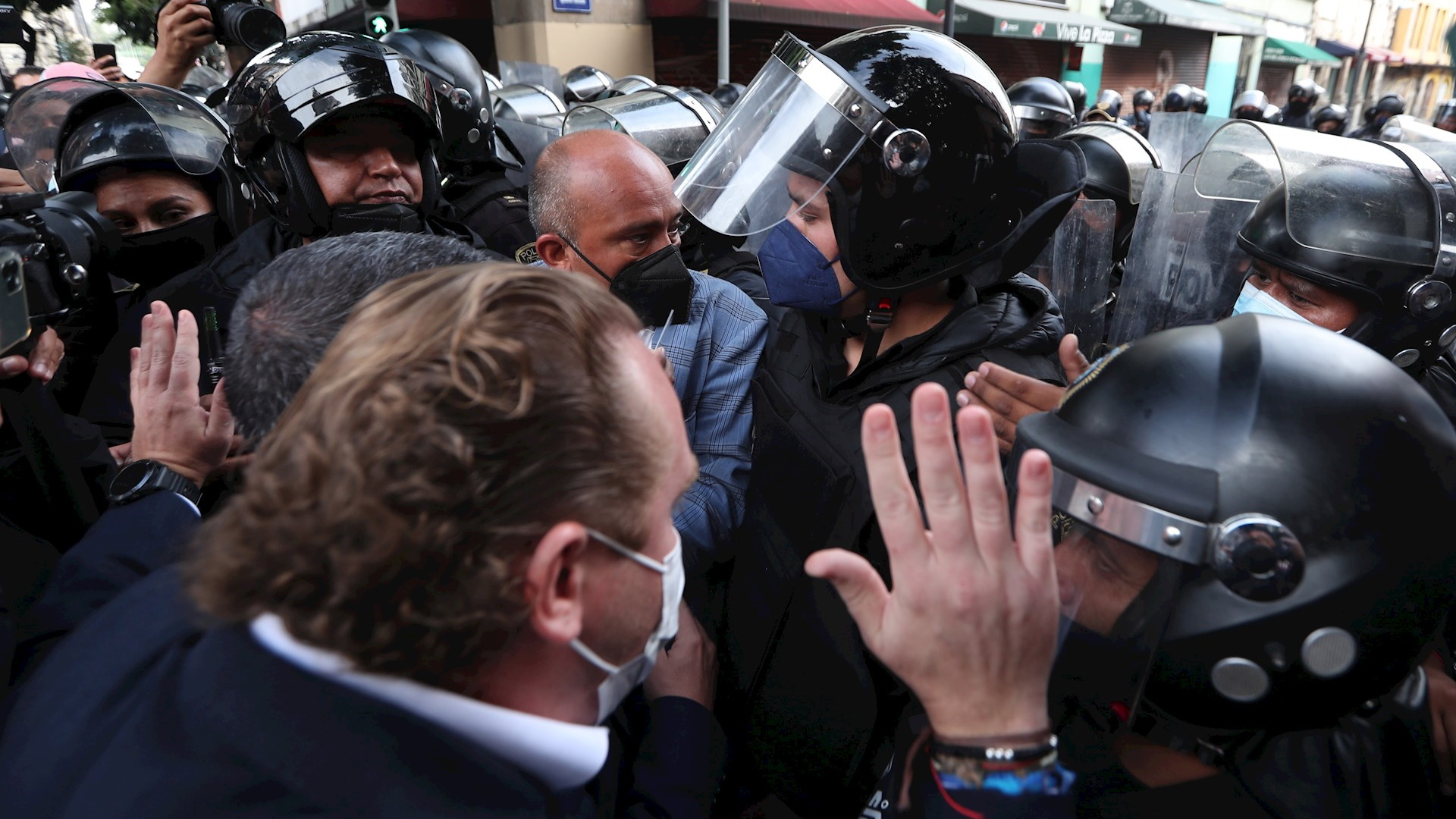 Condena Augusto Gómez Villanueva represión a alcaldes electos en Congreso capitalino