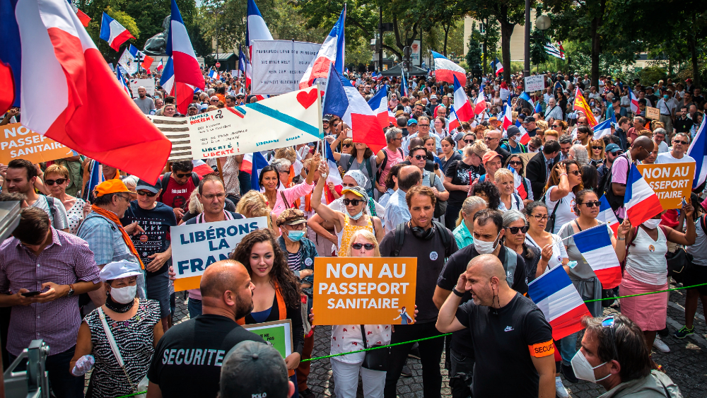 Decenas de miles de manifestantes en Francia contra certificado sanitario Decenas de miles de manifestantes en Francia contra certificado sanitario