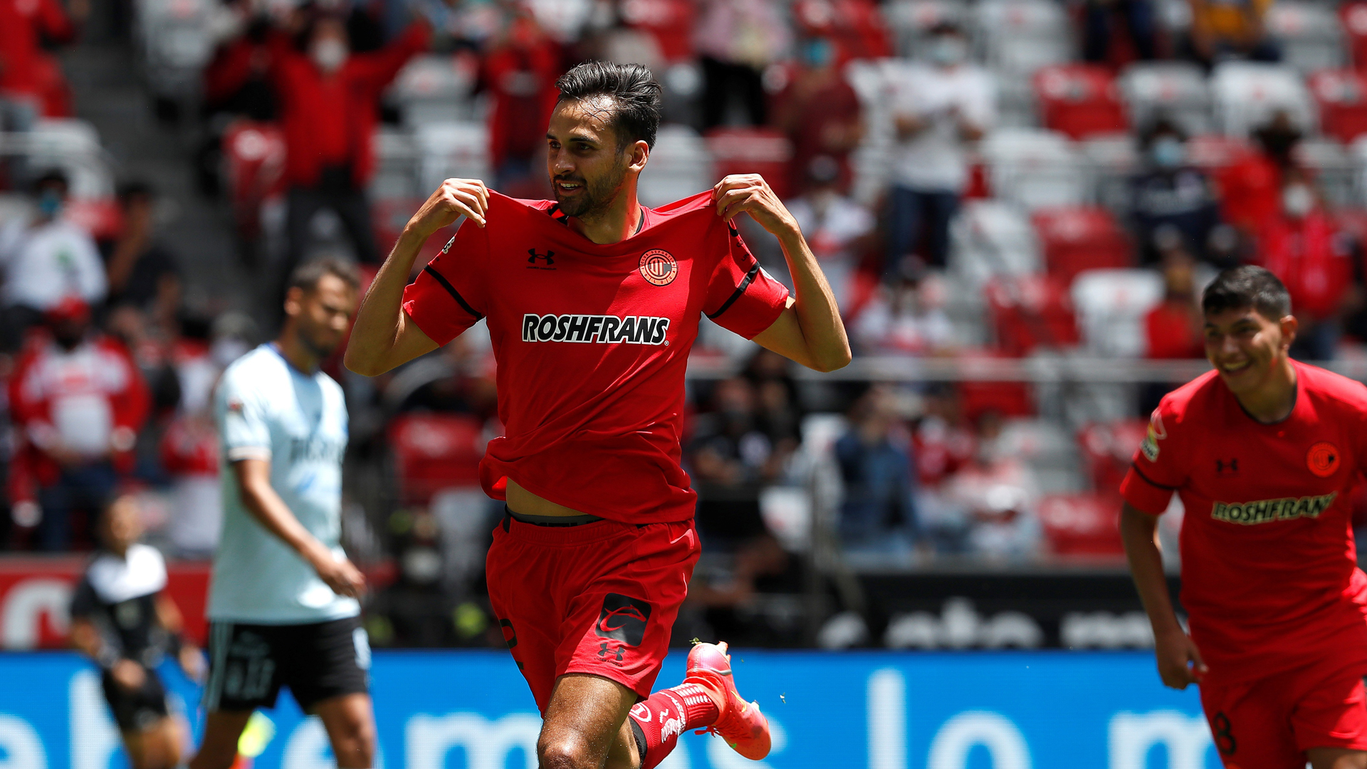 Toluca vence a Tigres con goles del argentino Canelo y el paraguayo Samudio