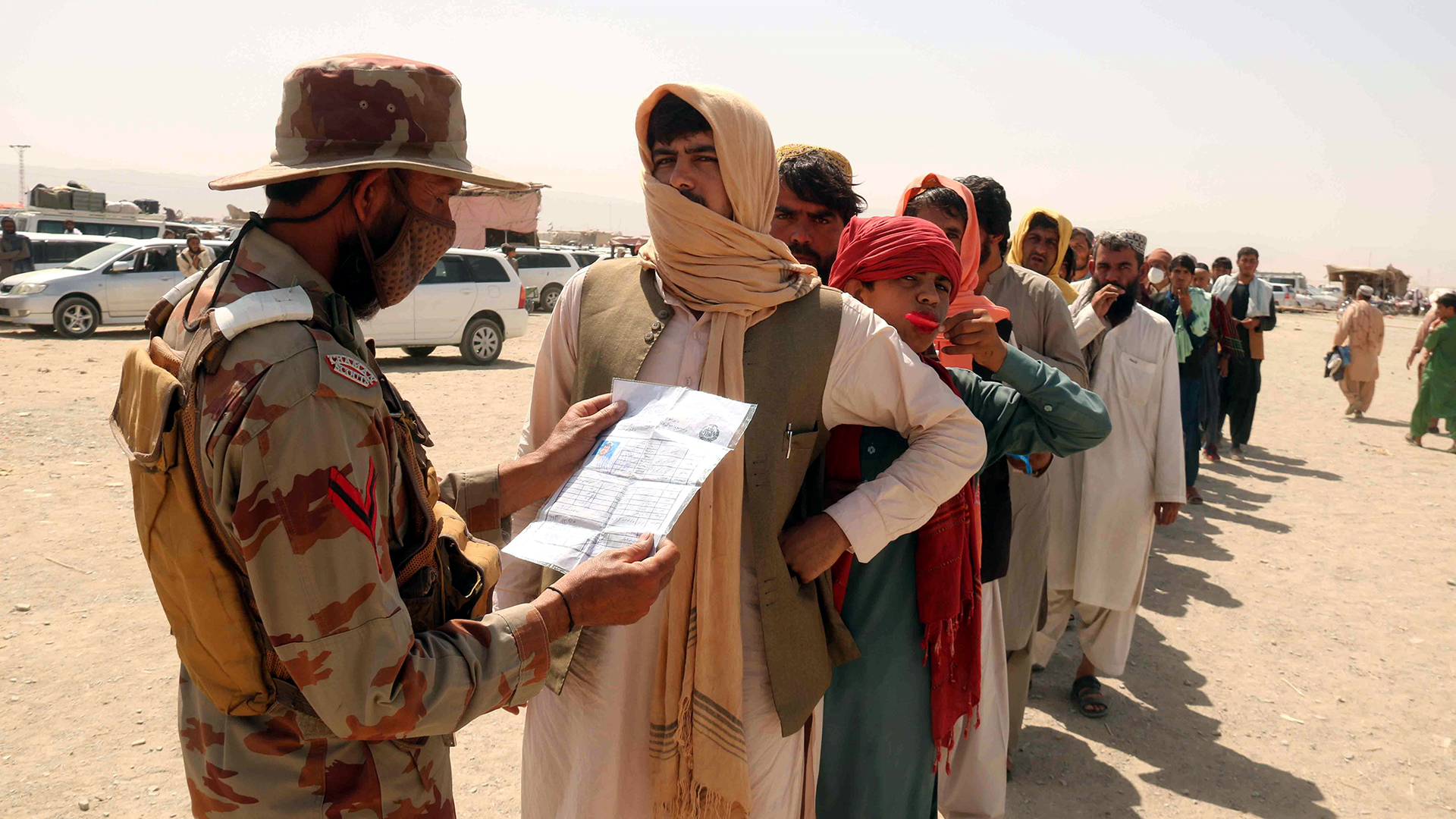 Biden y Macron coordinarán acciones ante llegada de refugiados de Afganistán