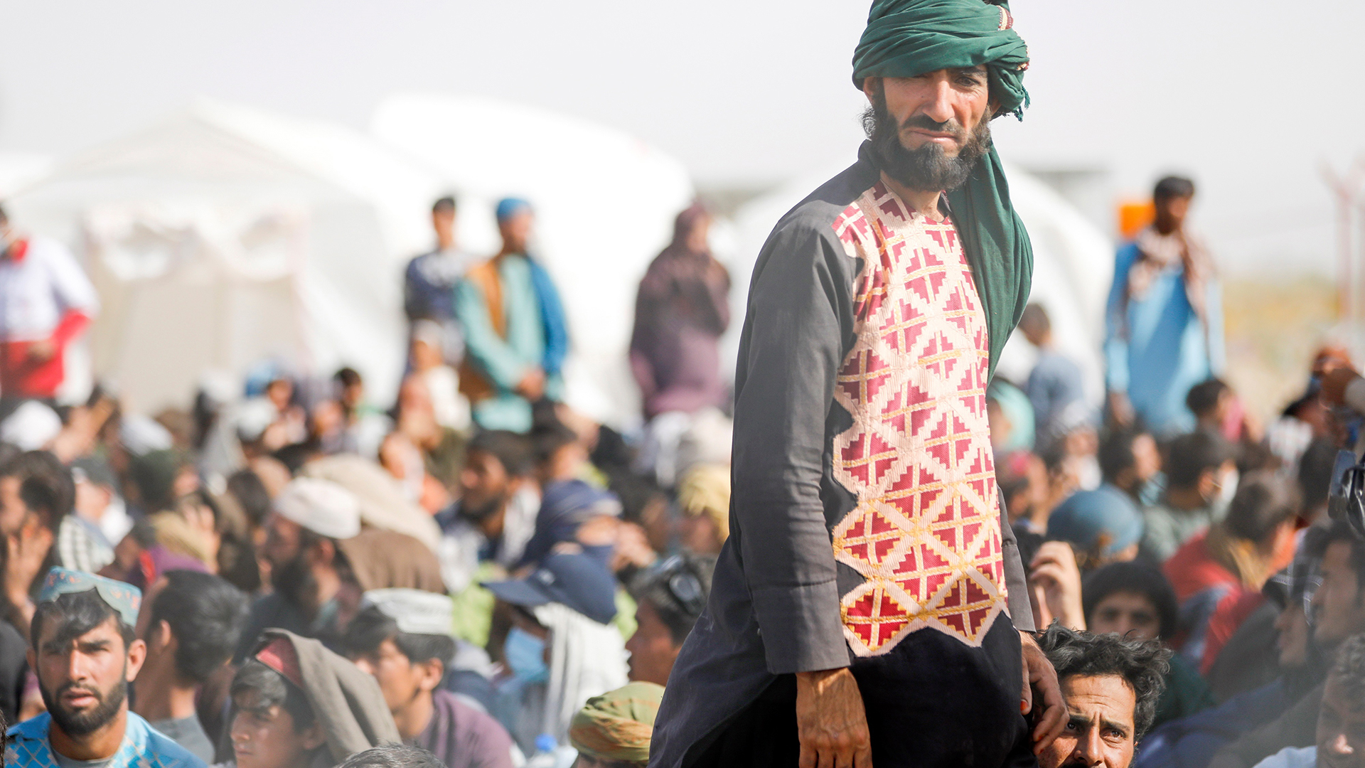 Biden y Macron coordinarán acciones ante llegada de refugiados de Afganistán - refugiados-de-afganistan