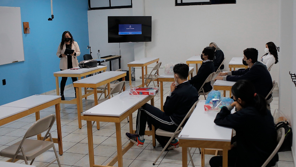 AMLO pide que estudiantes regresen a clases: “no deben haber escuelas cerradas”