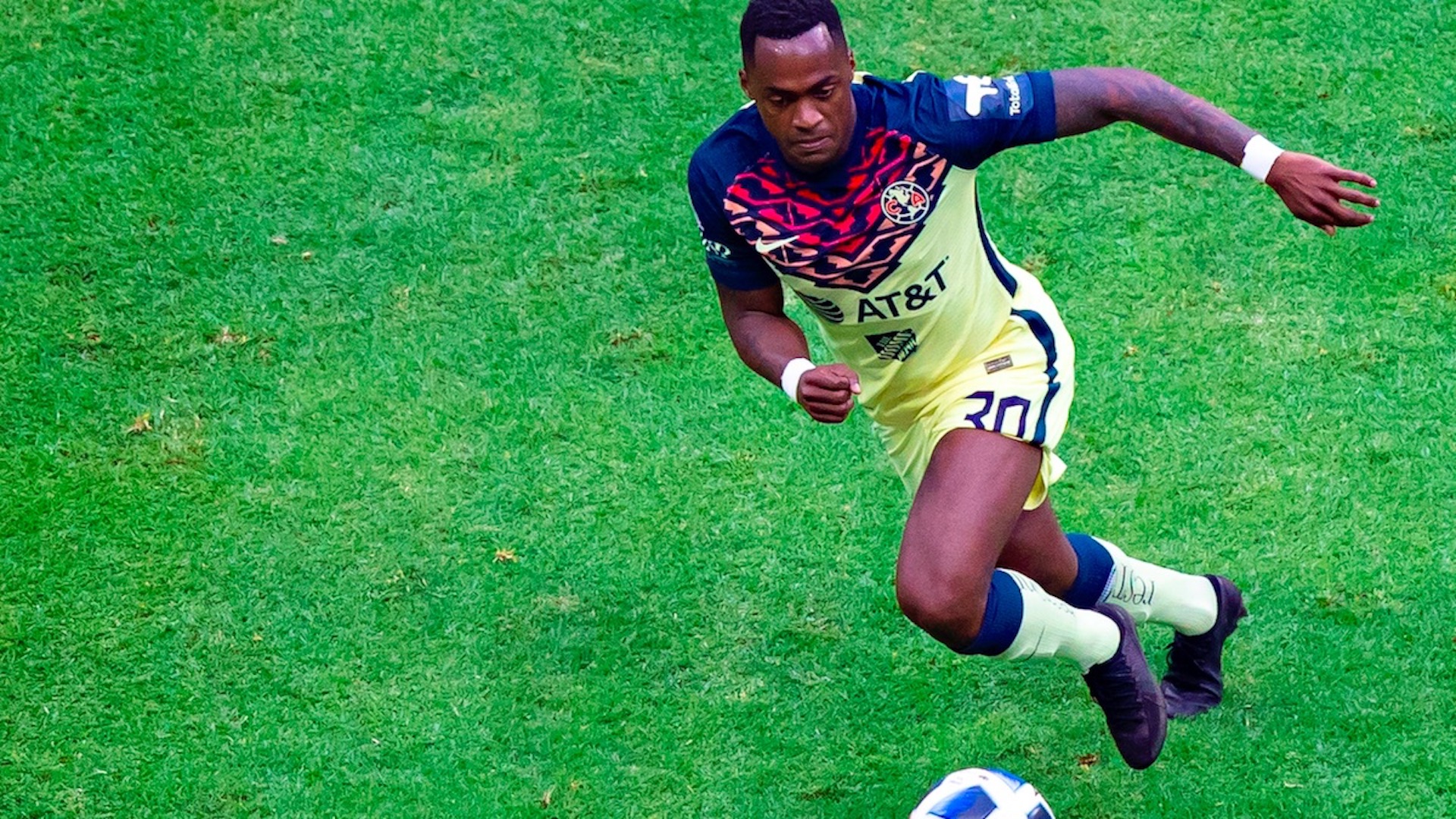 Renato Ibarra sufre una lesión muscular en la pierna izquierda