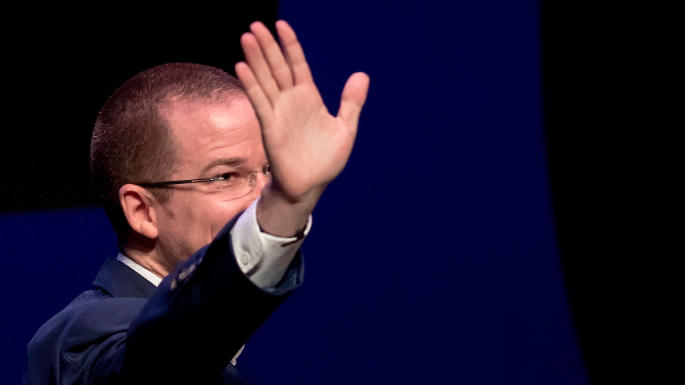 “Es un chueco, hipócrita”: AMLO pide a Anaya que asuma responsabilidad ante acusaciones de FGR “Es un chueco, hipócrita”: AMLO pide a Anaya que asuma responsabilidad ante acusaciones de FGR