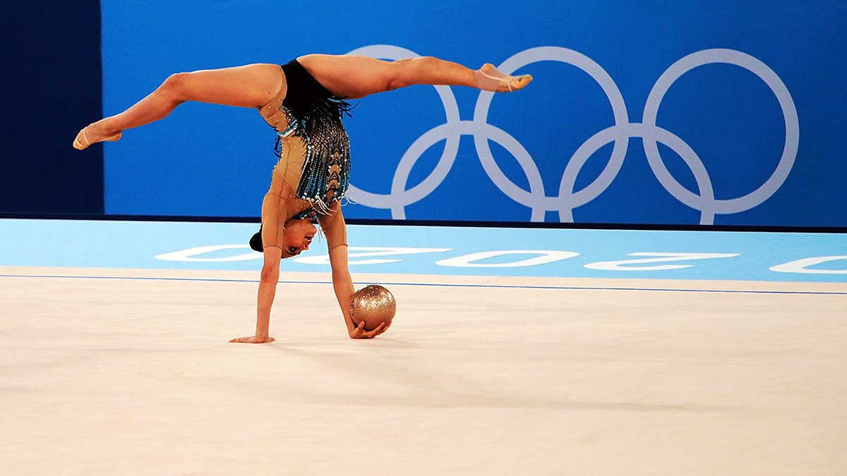 Rut Castillo hace historia al llevar la gimnasia rítmica de México a unos Juegos Olímpicos - rut-castillo-durante-su-rutina-con-pelota