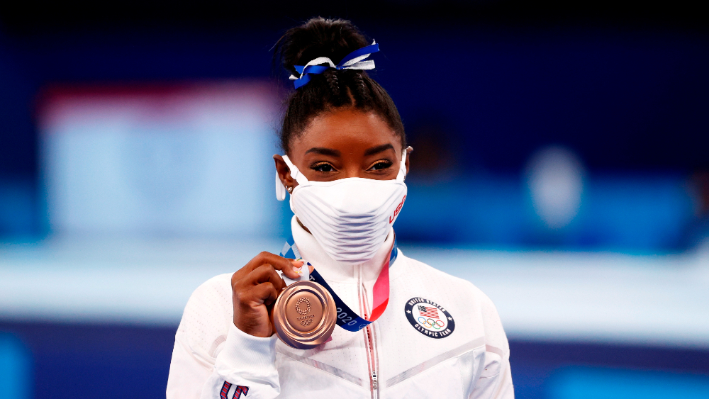Biles regresa a la competición con un bronce en barra de Tokio 2020