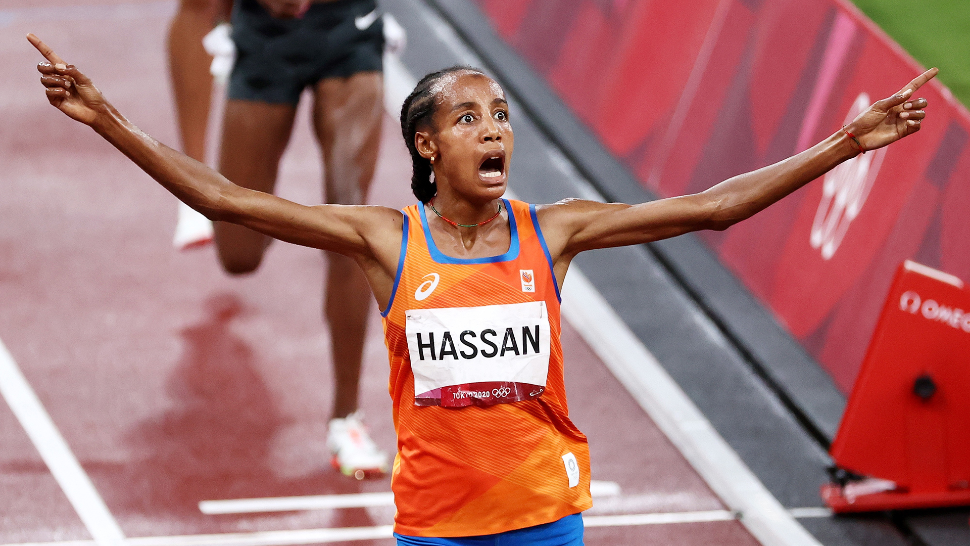 Hassan remonta tras caída y conquista los 5 mil metros