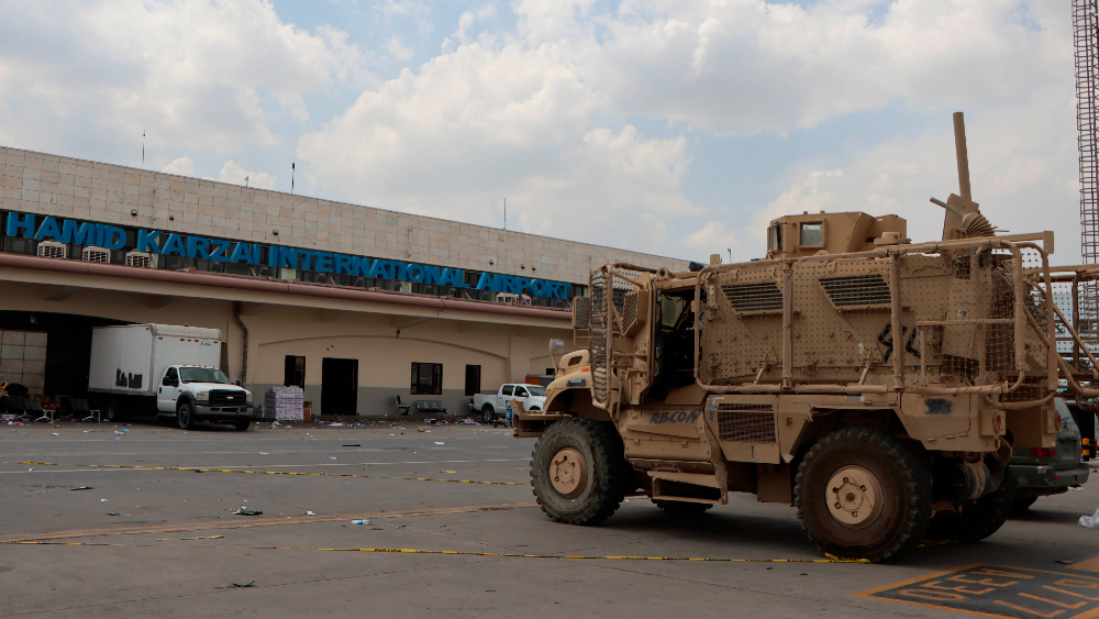 Talibanes declaran la “completa independencia” de Afganistán