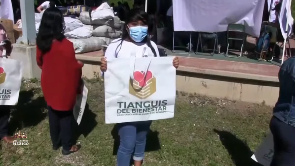 Gobierno presenta Tianguis del Bienestar; entregará mercancía decomisada a población pobre