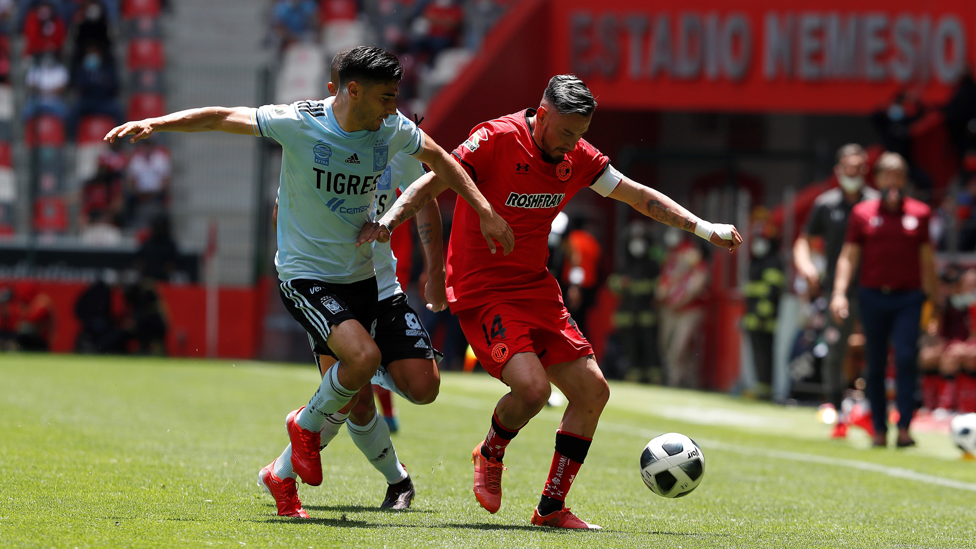 Toluca vence a Tigres con goles del argentino Canelo y el paraguayo Samudio - toluca-vs-tigres