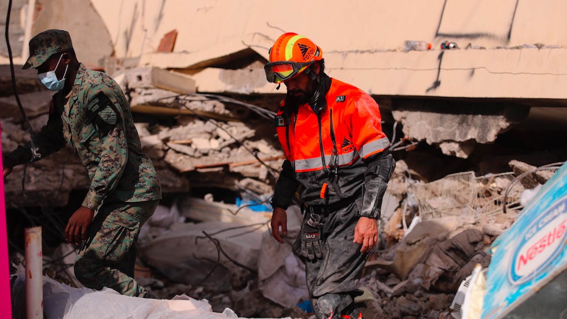 Grupos criminales de Haití aceptan "tregua" para permitir la distribución de ayuda - topos-sismo-haiti-1