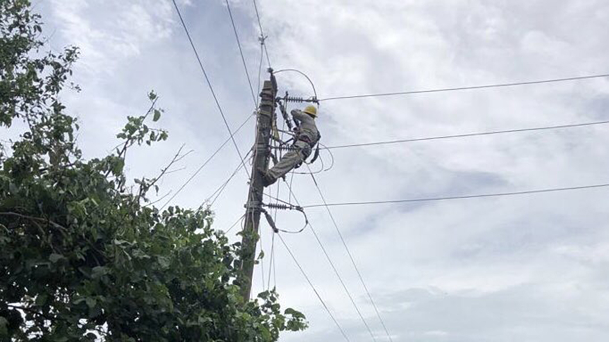 CFE restablece energía a 93 por ciento de usuarios afectados por el huracán Nora