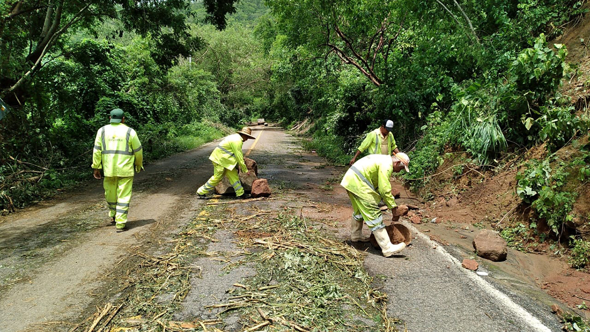 Trabaja SCT en reparación de carreteras afectadas por el ciclón Nora - trabajos-para-reapertura-de-carreteras-afectadas-por-paso-del-huracan-nora