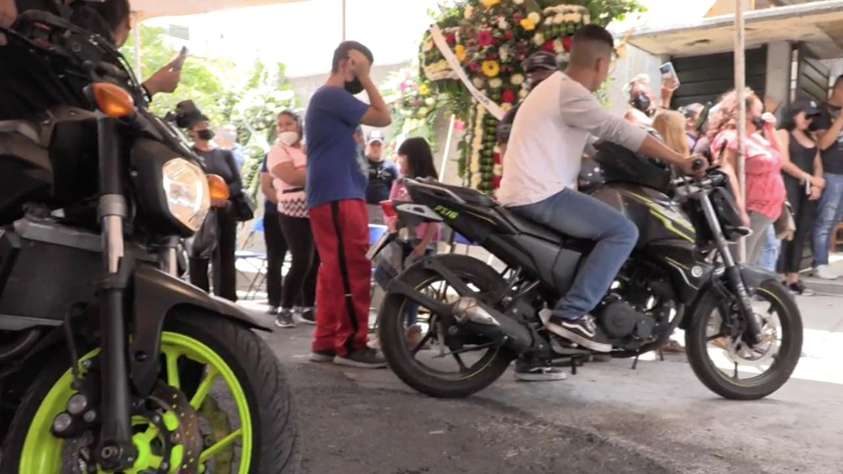 Entre mariachis y motos dan último adiós a motociclistas muertos en la México-Cuernavaca - ultimo-adios-a-motociclistas-muertos-en-la-mexico-cuernavaca
