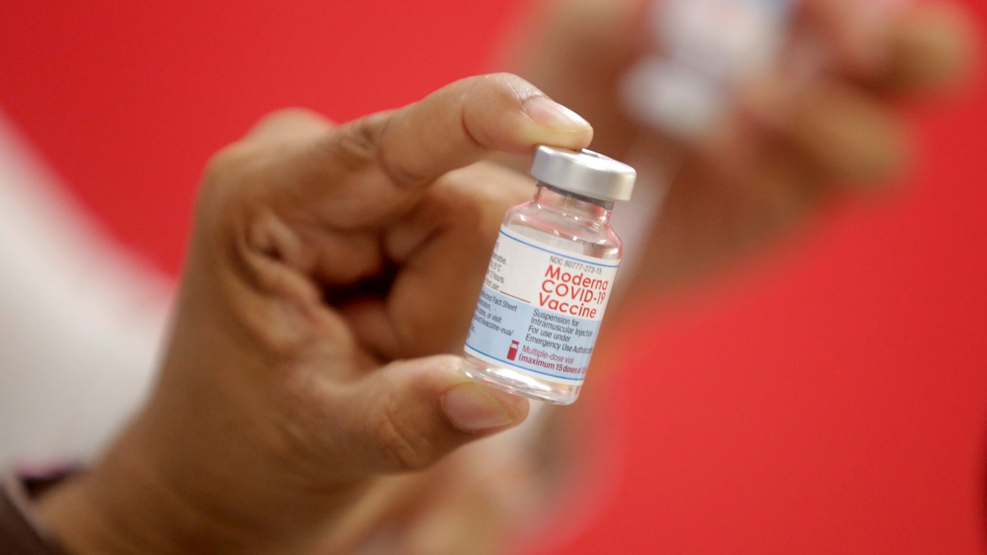 Reino Unido, primer país en aprobar una vacuna bivalente contra el COVID-19