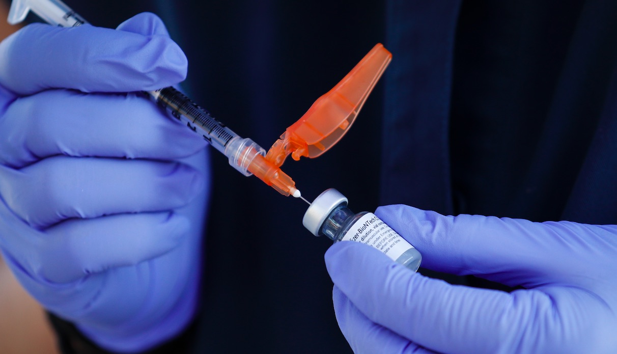 Certificado de vacunación no debe ser condición para viajar: OMS