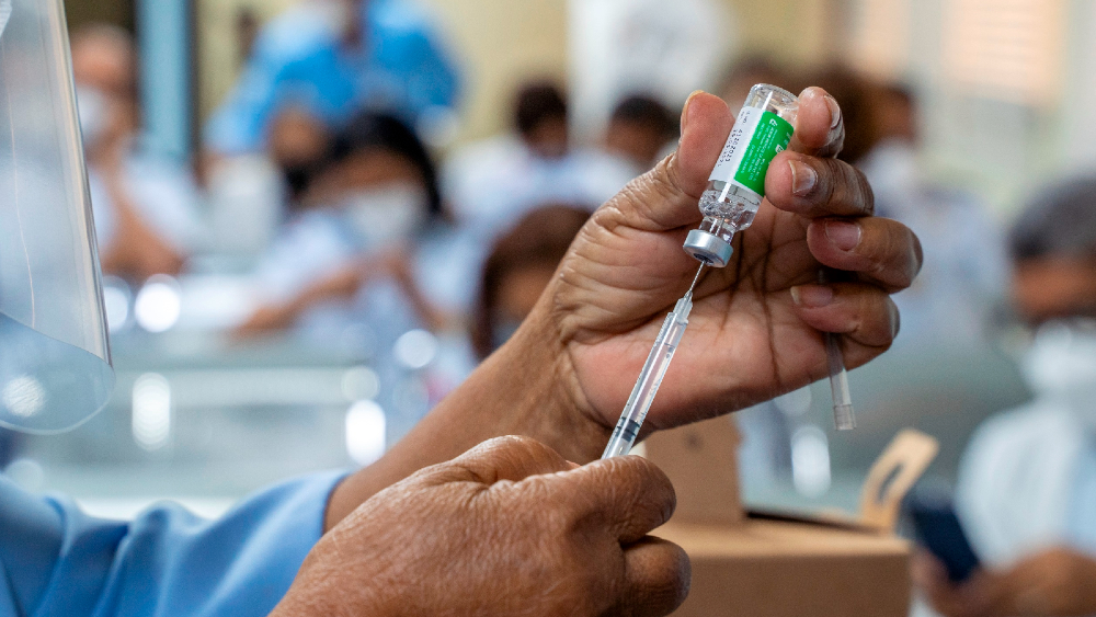 Científicos tratan de combinar vacunas de gripe y COVID-19 en una sola Científicos tratan de combinar vacunas de gripe y COVID-19 en una sola