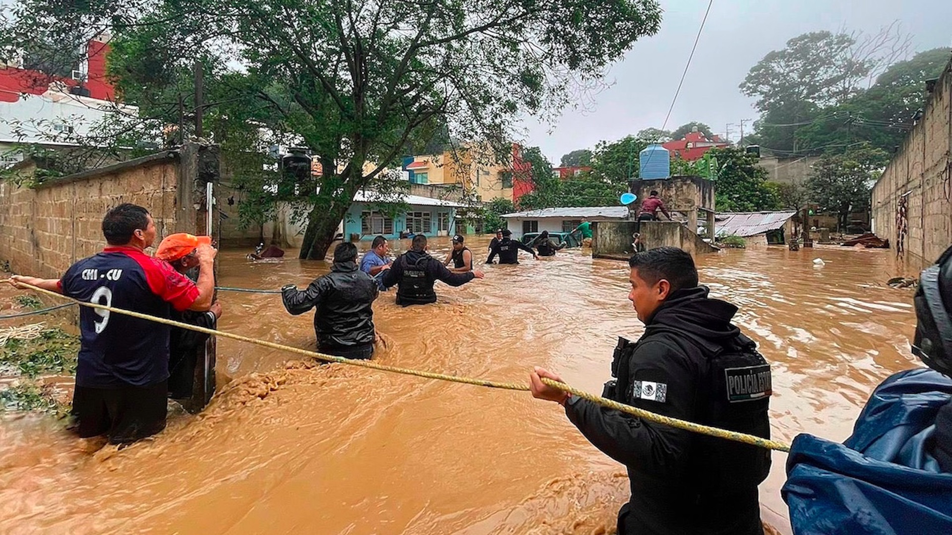 Paso de Grace por Veracruz deja ocho muertos y tres desaparecidos