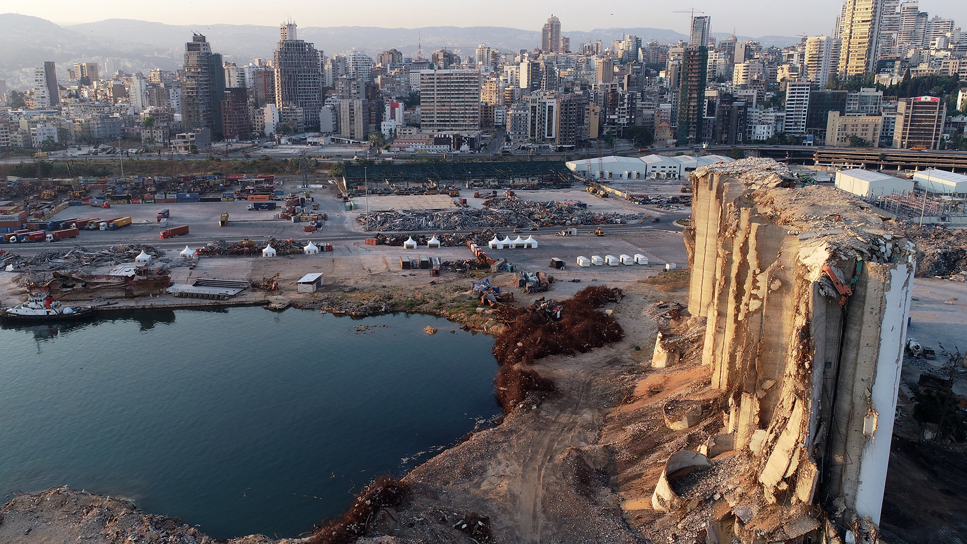 Un año después de la explosión de Beirut aún queda mucho por reconstruir - vista-panoramica-de-la-ciudad-de-beirut-a-un-ano-de-la-explosion-de-nitrato-de-amonio