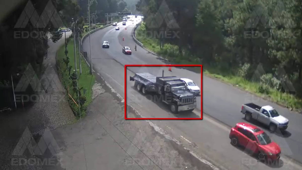 #Video Tractocamión choca contra seis autos sobre la México-Toluca #Video Tractocamión choca contra seis autos sobre la México-Toluca