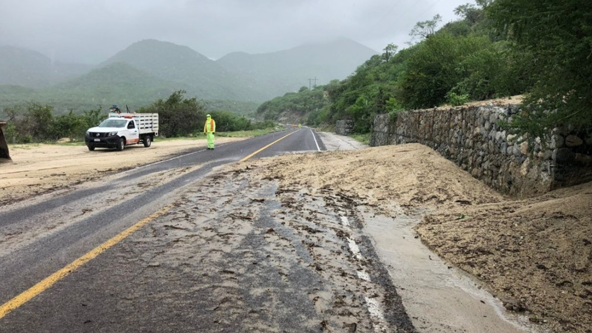 Afectaciones mínimas en vías de Baja California Sur tras impacto de Olaf