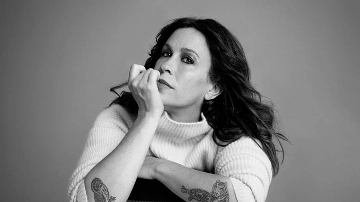 Alanis Morrisette revela que fue violada a los 15 años por varios hombres