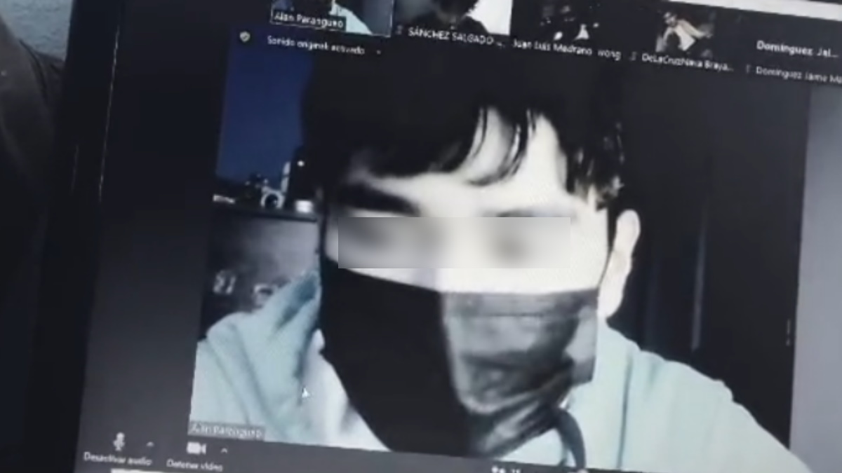 Profesor de CECyT advierte a alumnos que los sacará de su clase si tienen problemas de internet Profesor de CECyT advierte a alumnos que los sacará de su clase si tienen problemas de internet