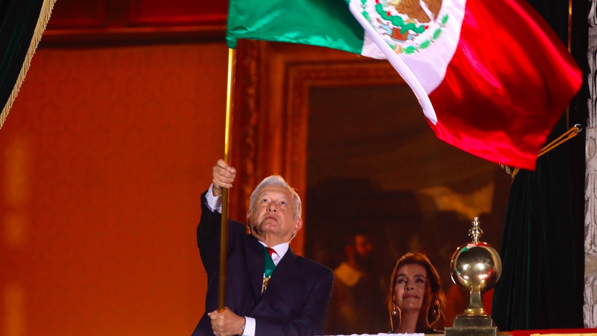 ¡Viva nuestra soberanía, viva el amor al prójimo, vivan las culturas del México prehispánico! el Grito de López Obrador ¡Viva nuestra soberanía, viva el amor al prójimo, vivan las culturas del México prehispánico! el Grito de López Obrador