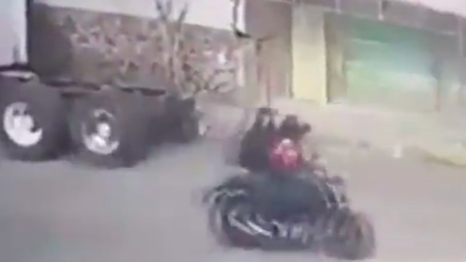 #Video Sujetos roban 315 mil pesos a empresario en Iztapalapa