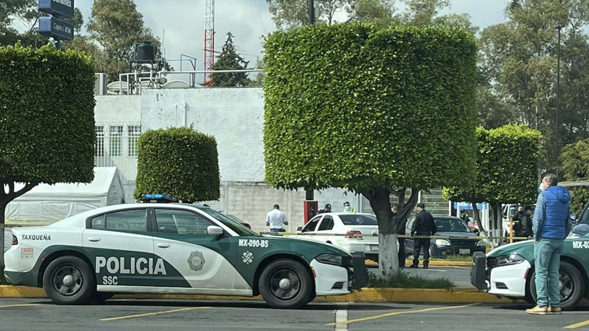 Asesinan a mujer en estacionamiento de Walmart en Coyoacán Asesinan a mujer en estacionamiento de Walmart en Coyoacán