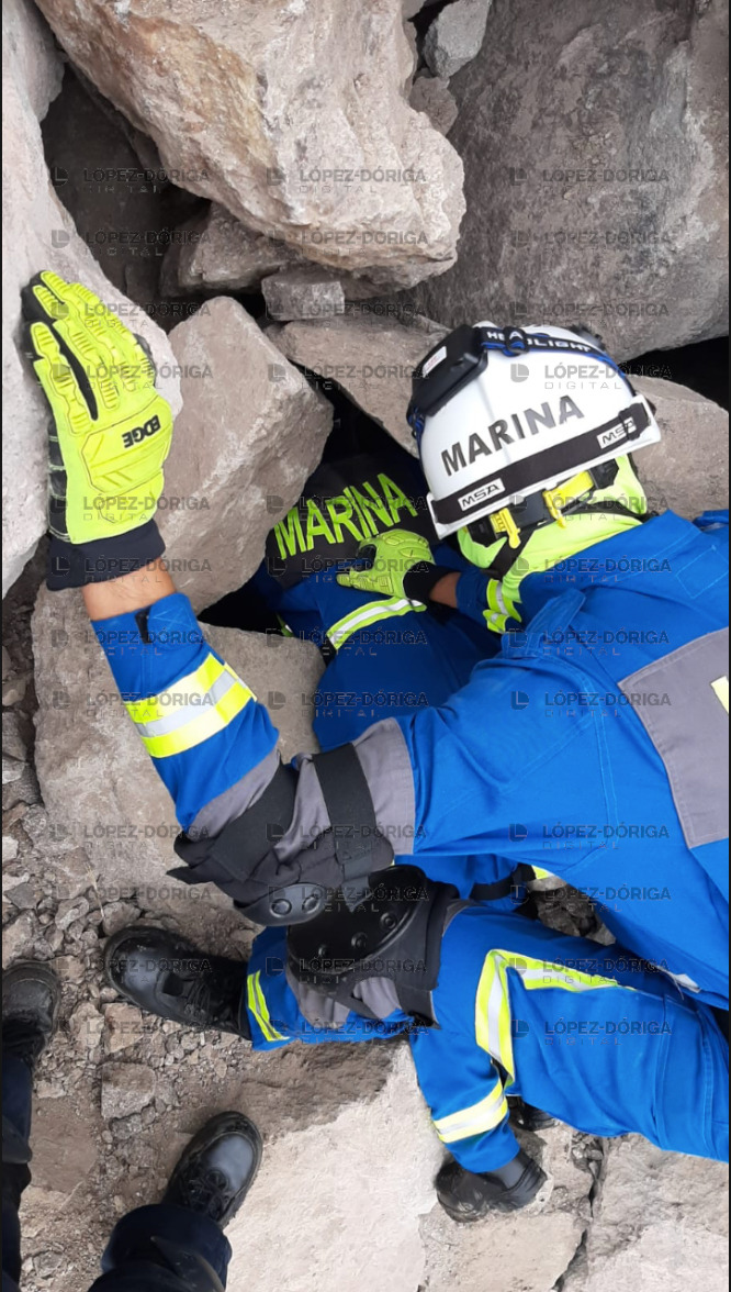 #Video Hombre busca a su esposa e hijos entre escombros del Cerro del Chiquihuite - busqueda-familia-chiquihuite