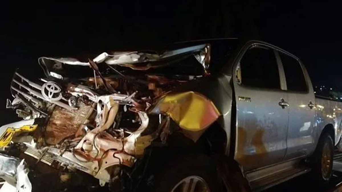 Conductor atropella en carretera de Colombia a jóvenes; hay seis muertos - camioneta-que-embistio-a-jovenes-en-carretera-de-colombia